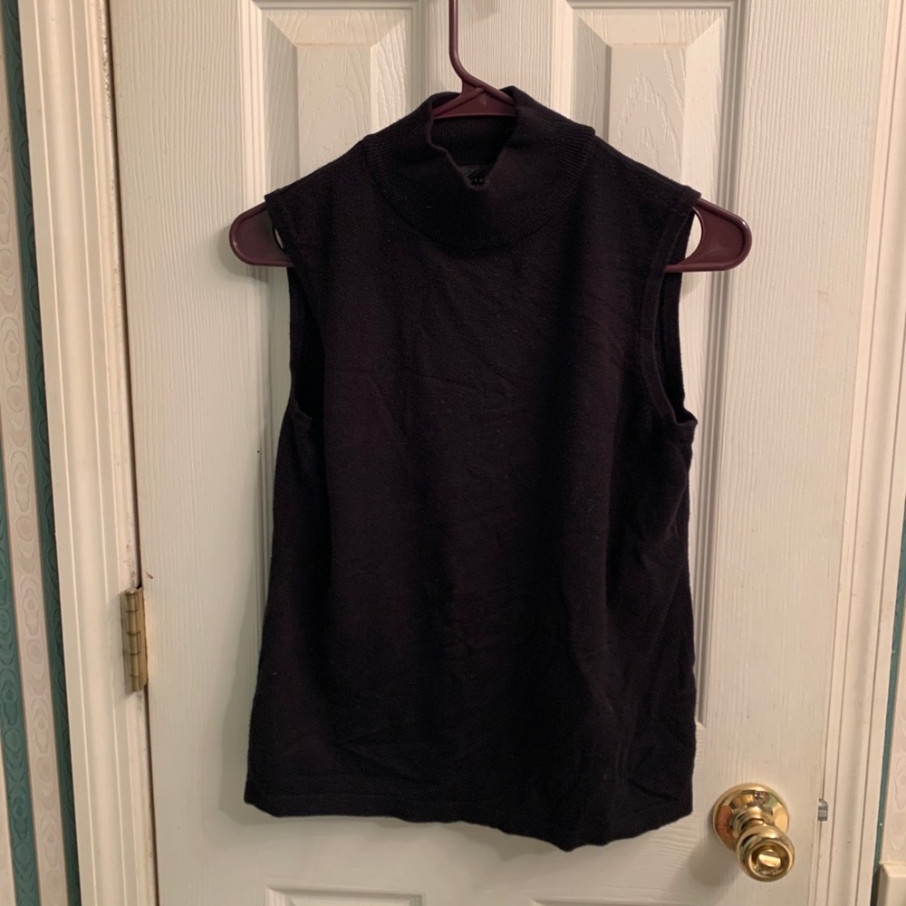 Black sweater vest never been worn
